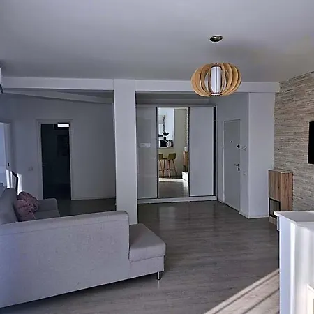 Hotel 10housemamaia Constanţa